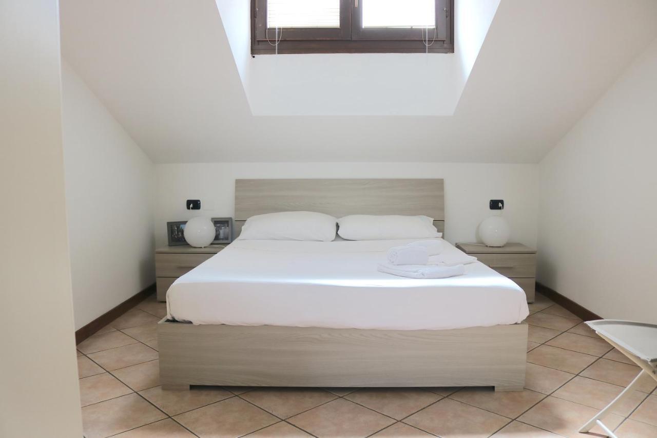 Lovely Apartment Near Canal - Via Foscolo Corsico Buitenkant foto